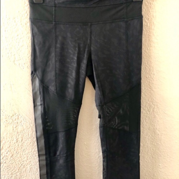 Lululemon Black mesh+pattern Capri high waist - Picture 8 of 8